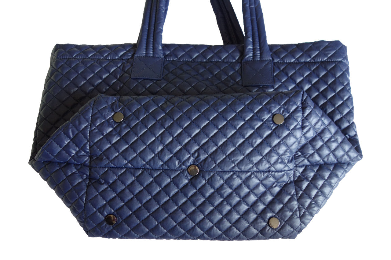 ClaraNY Ultra lightweight Zipper closure Quilted Large Tote with Pouch water repellent